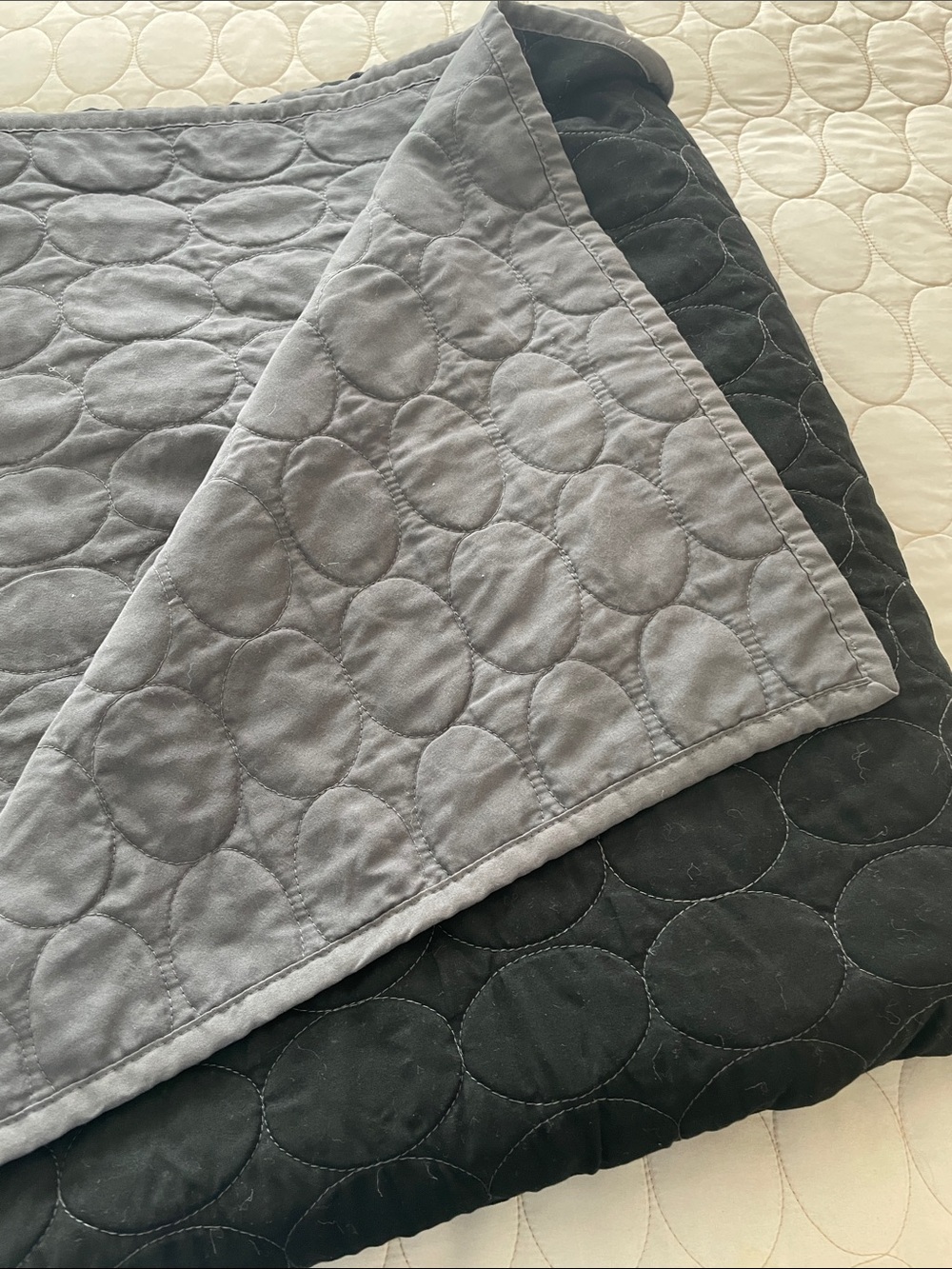 Reversible Black & Dark Gray Cotton Bedspread and Two Shams - Picture 4 of 4